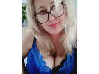 Klikkelj es beszélgess a modellel Mariablond