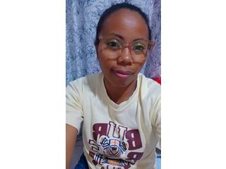 Klikkelj es beszélgess a modellel Aicha_boobs